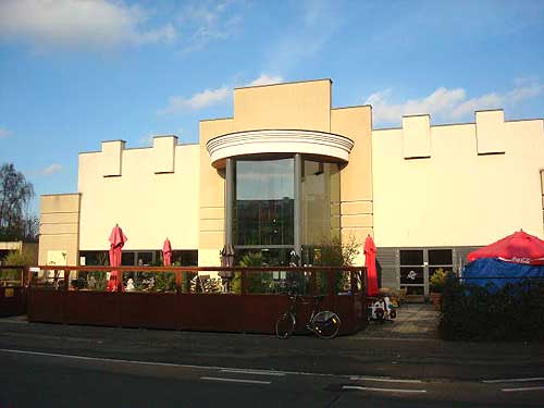 http://www.thamerken.be/images/studiohall.jpg